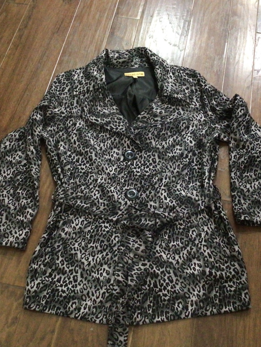 Notations light weight jacket with tie belt. Animal print. Size extra large.